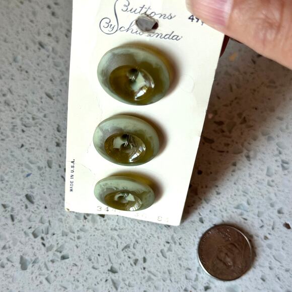 3 NEW on card Vintage 40s Green Buttons By Schwanda Round 2 Hole Flat - Picture 4 of 5